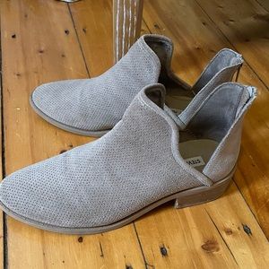 STEVE MADDEN Cut Out Booties